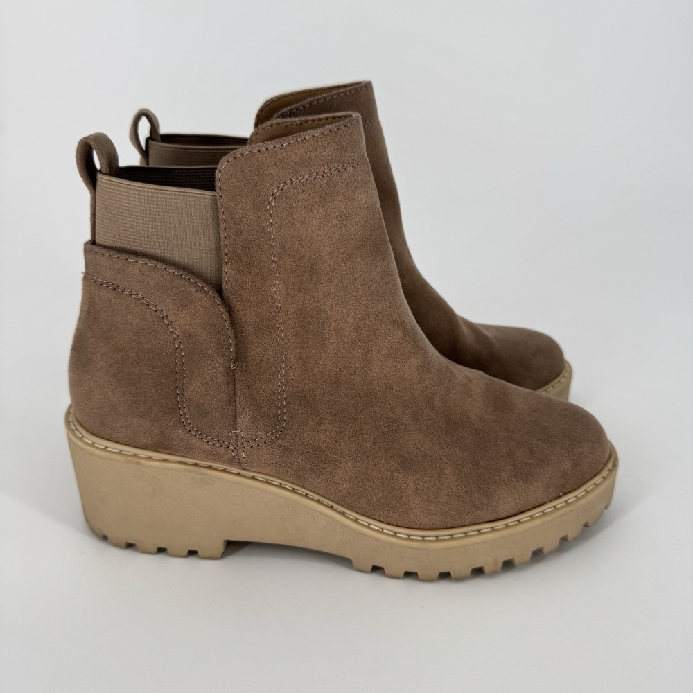 Dolce Vita Rielle Lug Sole Wedge Faux Leather Chelsea Boots Tan‎ Women's Size 8